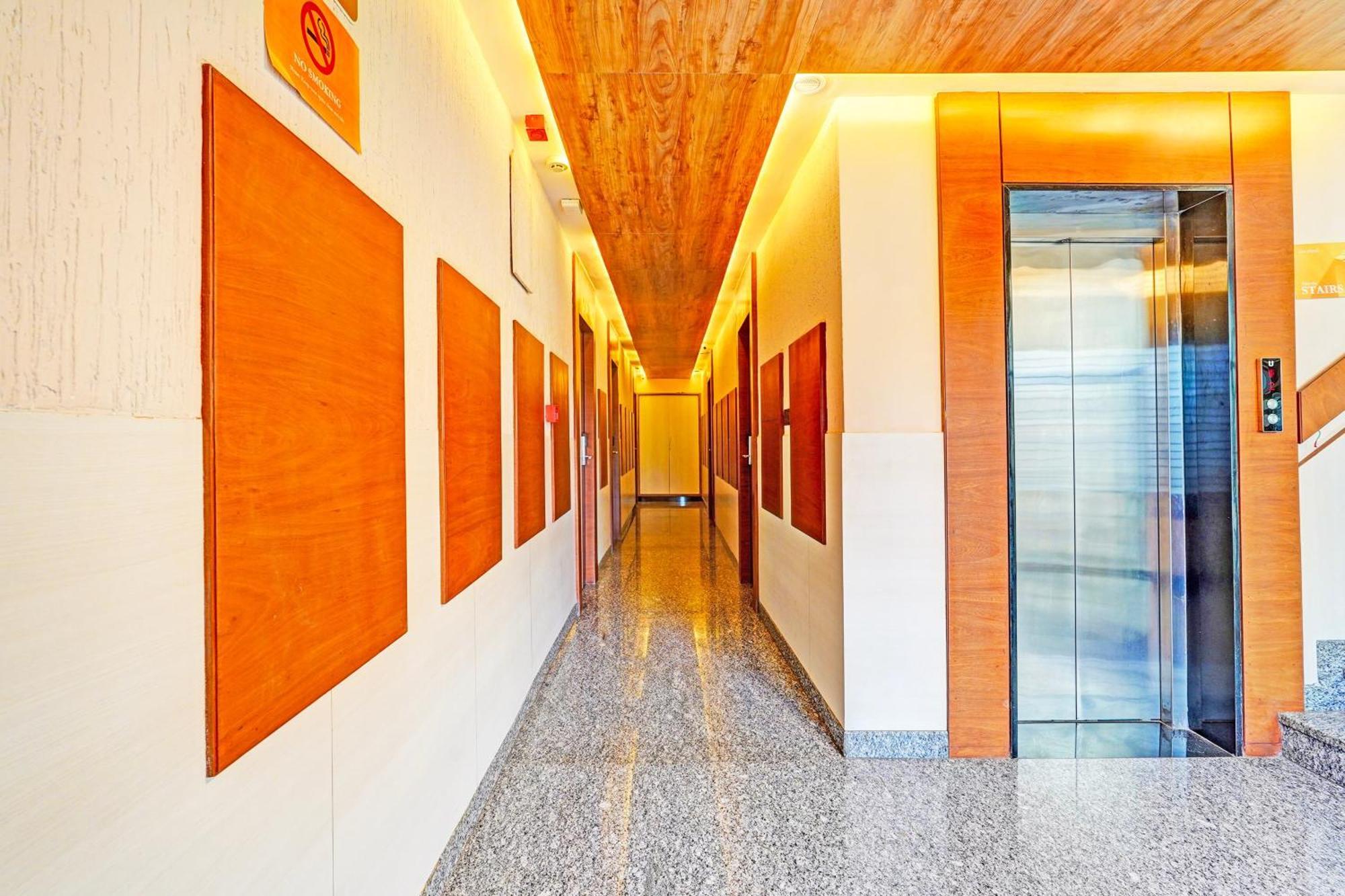 ホテル Super Townhouse Indiranagar バンガロール エクステリア 写真