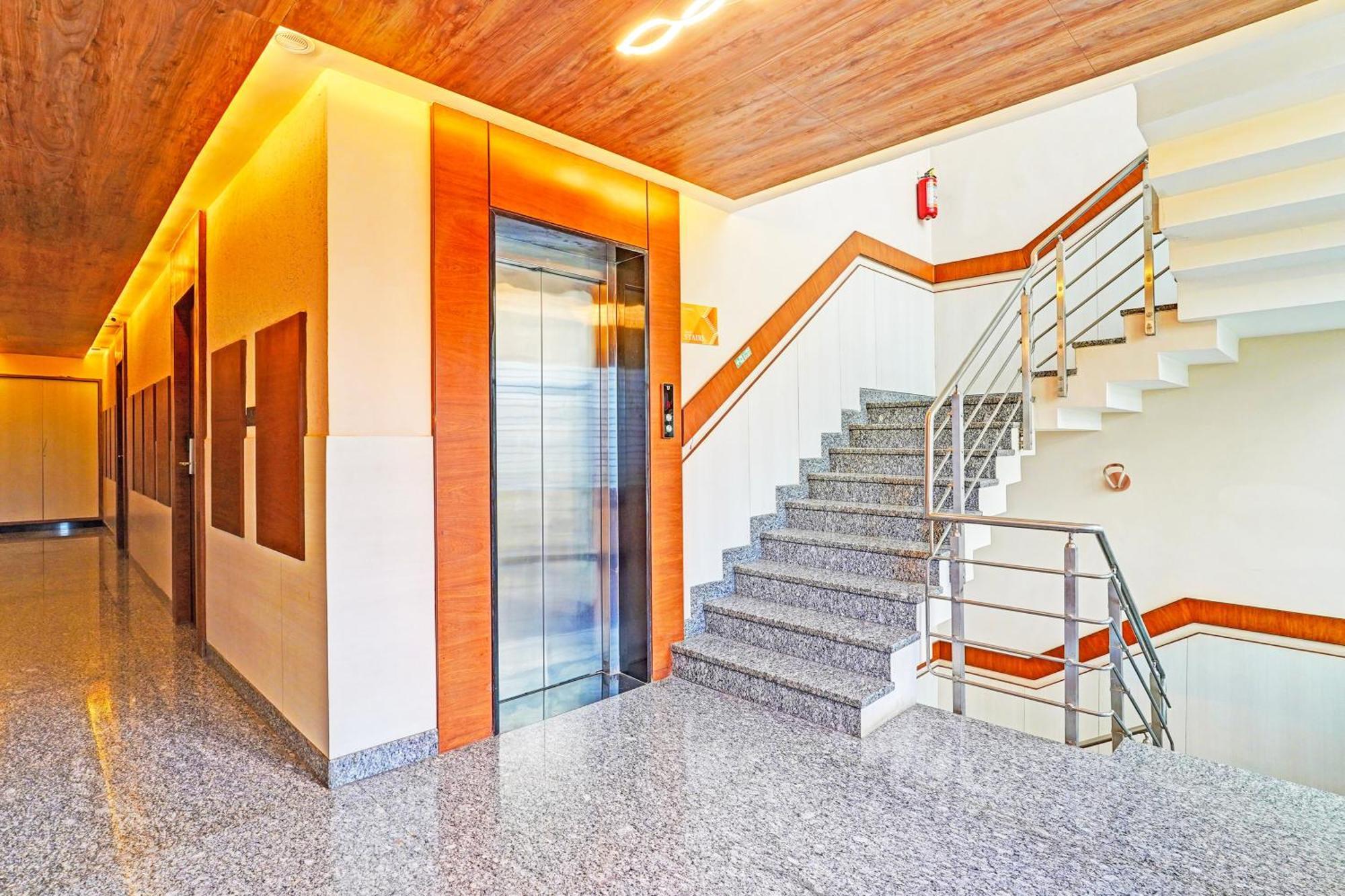 ホテル Super Townhouse Indiranagar バンガロール エクステリア 写真